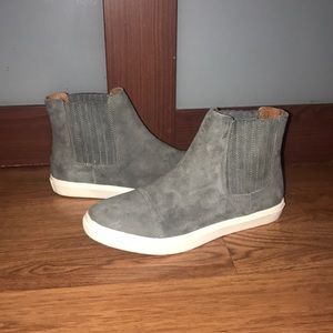 Steve Madden Grey Suede Sneakers